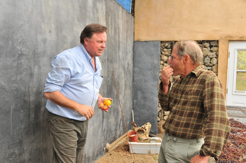 Picture of Lance Hanson and Chris Tebbutt sampling apples