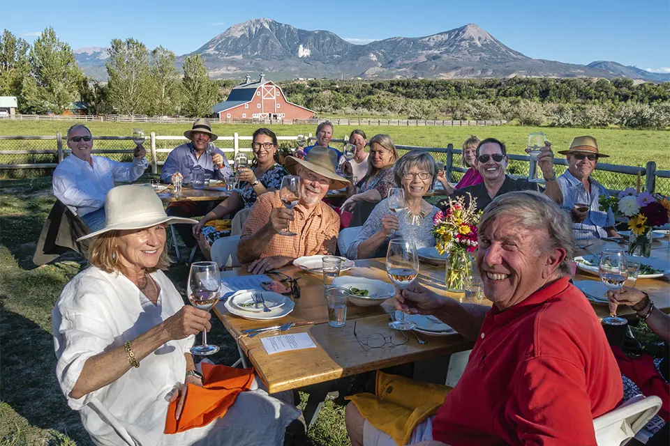 Dinner crowd image